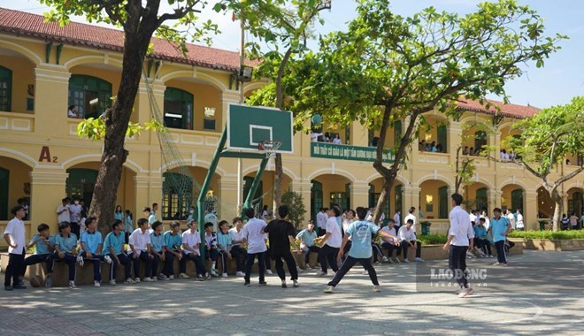 Hai Phong City People's Committee has just requested to rectify and strengthen the management of semi-boarding meal organization, tutoring, and extra classes. Photo: Mai Dung