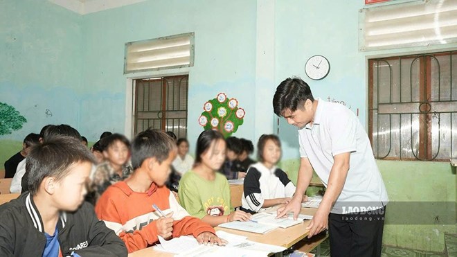 Trường Phổ thông nội trú liên cấp Tiểu học và THCS Sơn Vĩ tổ chức dạy học vào thứ 7 để khắc phục tình trạng thiếu giáo viên tiếng Anh. Ảnh: Hà Linh 