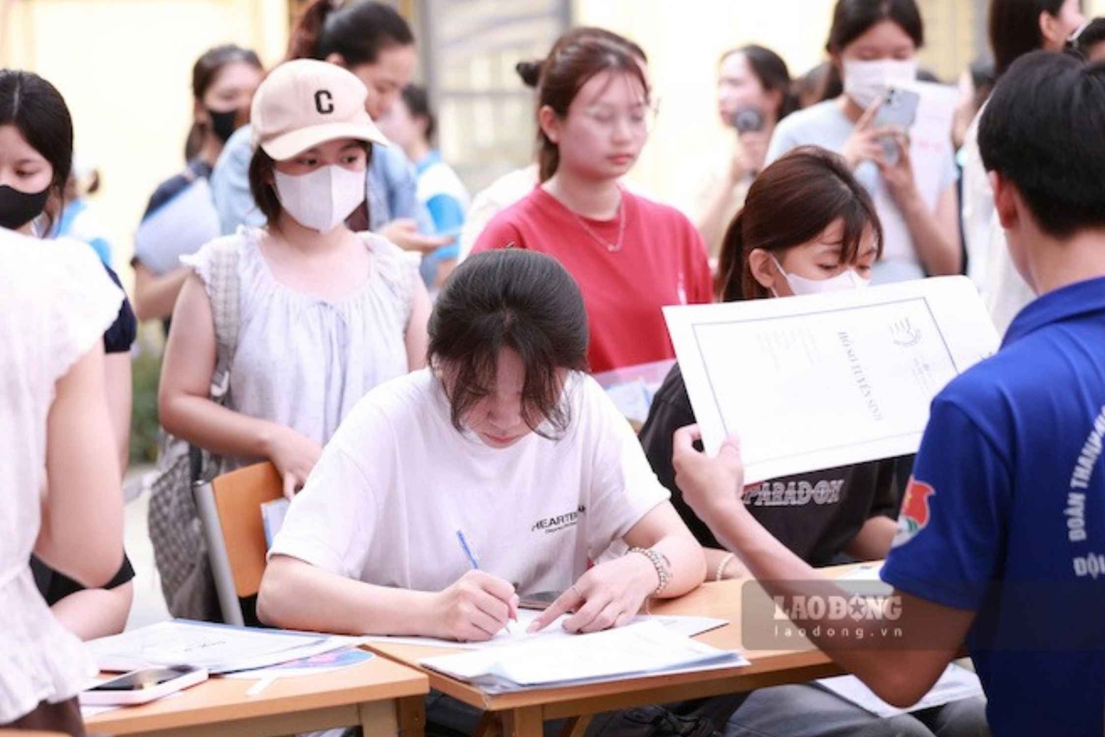 Tân sinh viên làm thủ tục nhập học tại một trường đại học ở Hà Nội. Ảnh: Anh Đức (chụp tháng 8.2026) 