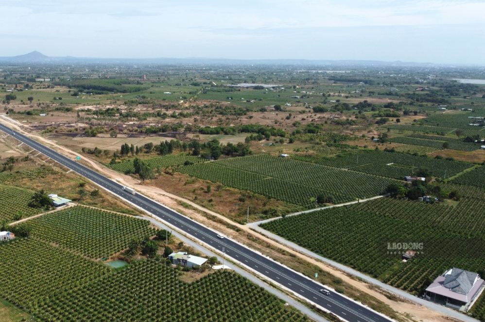Vị trí ven cao tốc Vĩnh Hảo - Phan Thiết, gần nơi đề xuất thành lập Khu công nghệ cao. Ảnh: Duy Tuấn chụp 13.9.