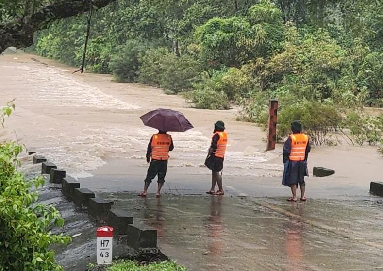 Submerged spillway in Kim Ngan commune deeply flooded. Photo: Kim Ngan Commune People's Committee provided on September 13