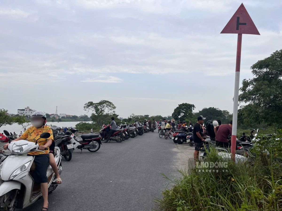 Rất đông người dân có mặt 