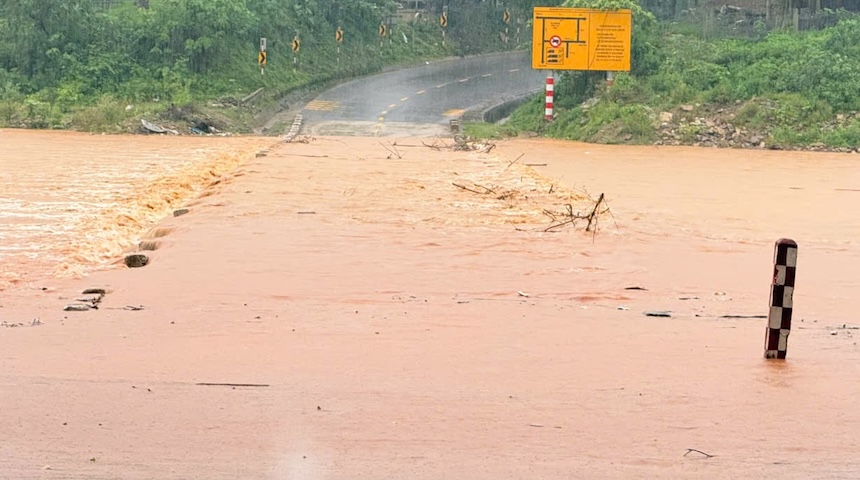 Le déversoir souterrain de la commune de La Lay, Quang Tri, a été inondé après de fortes pluies le matin du 12 septembre. Photo: Poste de garde-frontière du poste frontière international de La Lay