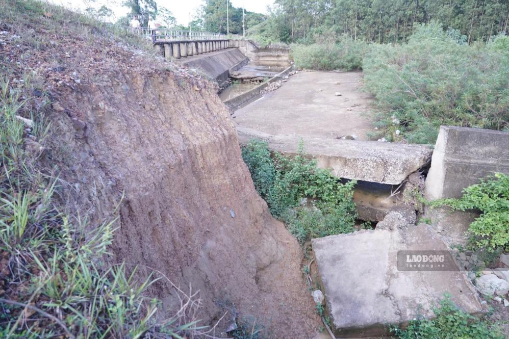 Le barrage de Ray Ho est dégradé, le Comité populaire du quartier de Dong Son, province de Quang Tri, propose d'allouer 38 milliards de dongs pour la réparation. Photo: Thanh Trung prise le 9 septembre