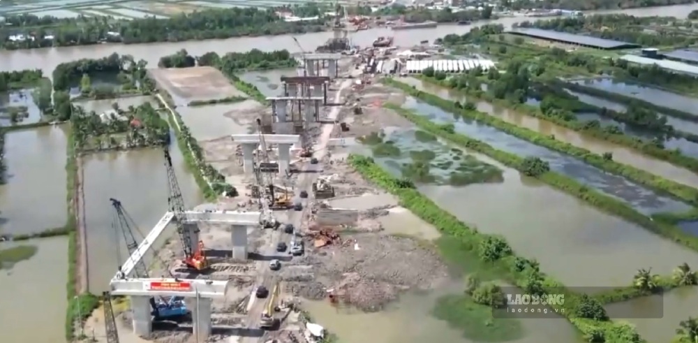 Cao tốc Cà Mau - Đất Mũi, đoạn Năm Căn, Cà Mau thi công trên nền đất yếu, ảnh chụp tháng 9.2026. Ảnh: Nhật Hồ.