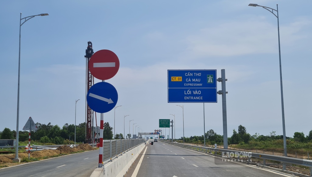 Cao tốc Cần Thơ - Cà Mau chuẩn bị thu phí từ ngày 15.9, ảnh chụp tại điểm cuối Cà Mau, thang 8.2026. Ảnh: Nhật Hồ.