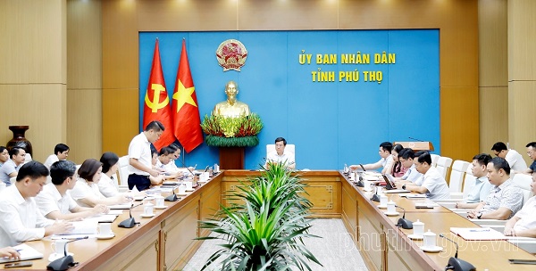 Chairman of Phu Tho Provincial People's Committee works with Provincial General Hospital. Photo: Phu Tho Information Portal
