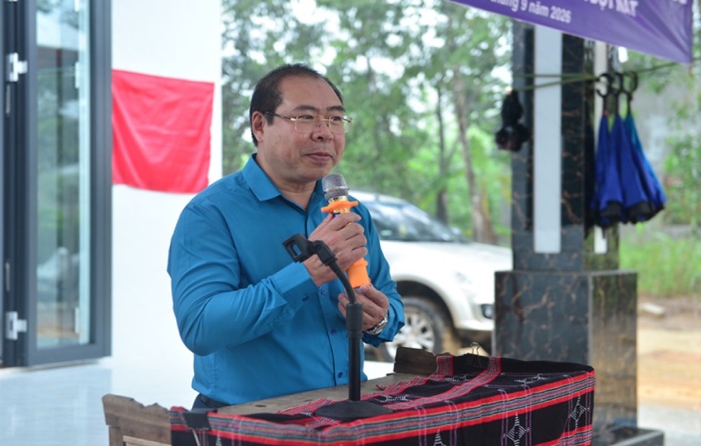 Ông Đỗ Đức Hùng – Chủ tịch Công đoàn Điện lực Việt Nam phát biểu tại buổi lễ. Ảnh: Cẩm Nhi / Công đoàn Tổng Công ty Điện lực miền Trung