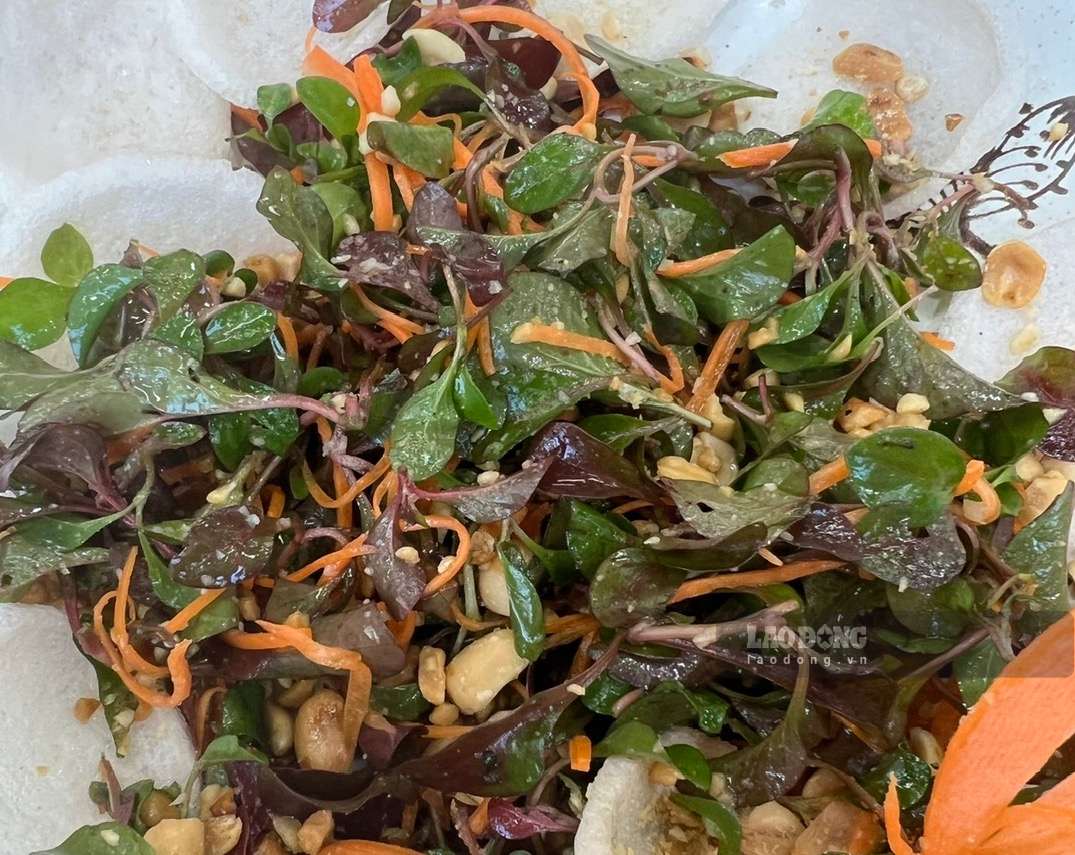 Salad made from water spinach helps support lowering uric acid, gout patients should eat it. Photo: Quang Minh.