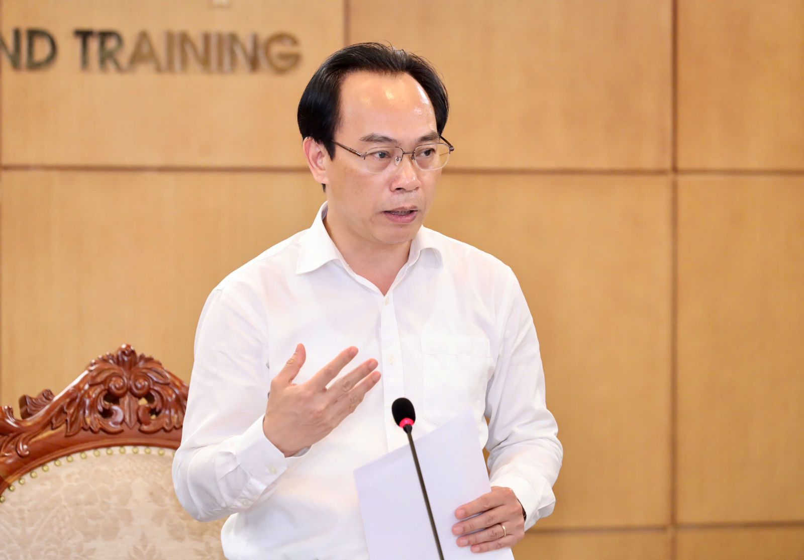 Minister of Education and Training Hoang Minh Son said that he is completing a project to arrange higher education institutions. Photo: Electronic Information Portal of the Ministry of Education and Training