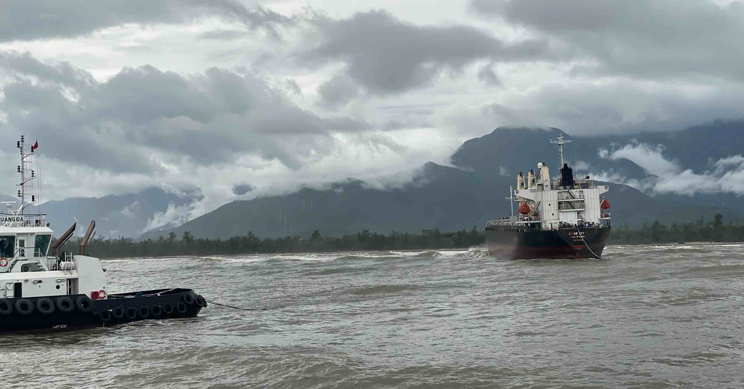 A stranded cargo ship is safely pulled out to sea. Photo: Chan May Port Joint Stock Company.