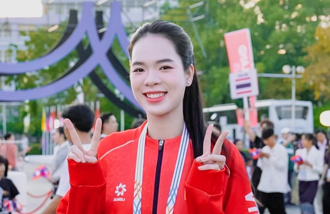 La atacante de voleibol Lê Thanh Thúy continúa recibiendo la tarea de portar la bandera de la Delegación Deportiva de Vietnam en los ASIAD 20. Foto: VFV