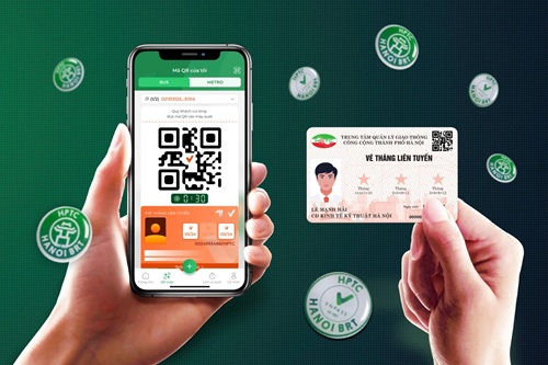 Hanoi tightens electronic ticket control on buses. Photo: VNPASS