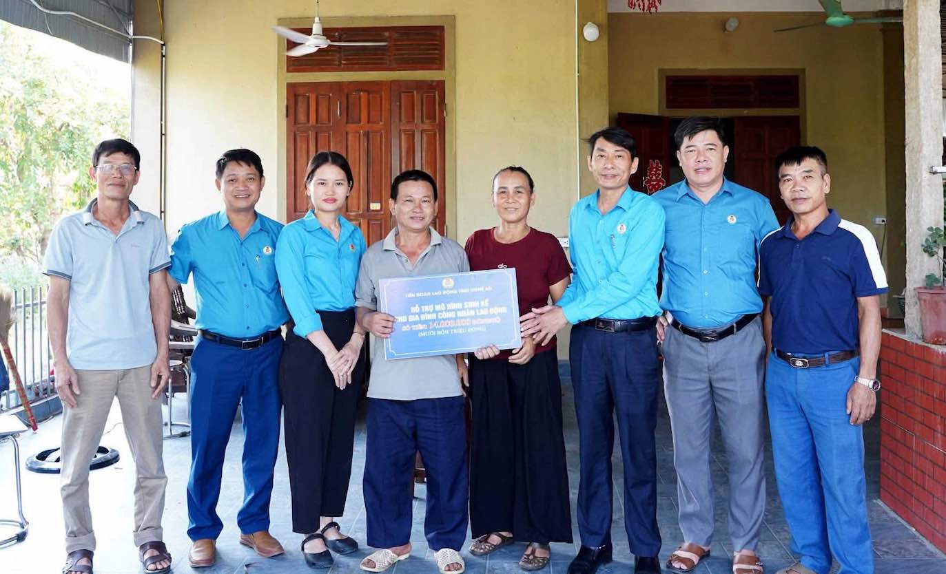 Three Yen Thanh union members are supported to develop a livelihood model. Photo: Nghe An Trade Union posted on September 13