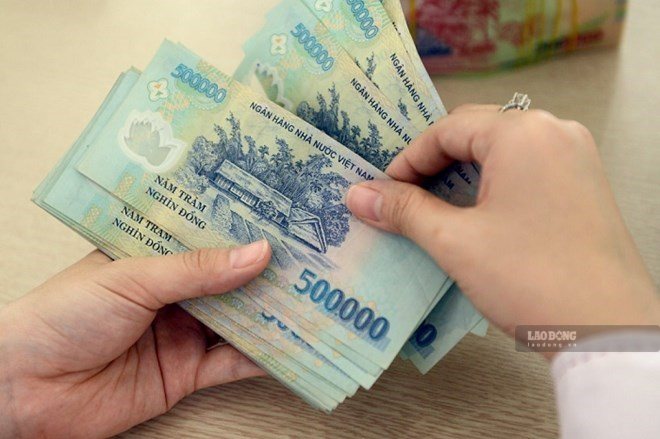 The Ministry of Home Affairs is studying and proposing policies on salaries and allowances for commune-level leaders according to the classification of administrative units, based on voters' recommendations. Photo: Hai Nguyen