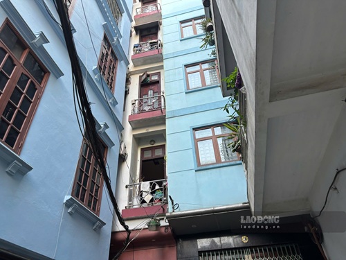 De nombreuses maisons de location en forme de tube dans de petites ruelles profondes. Photo: Minh Hạnh prise le 11 septembre 2026