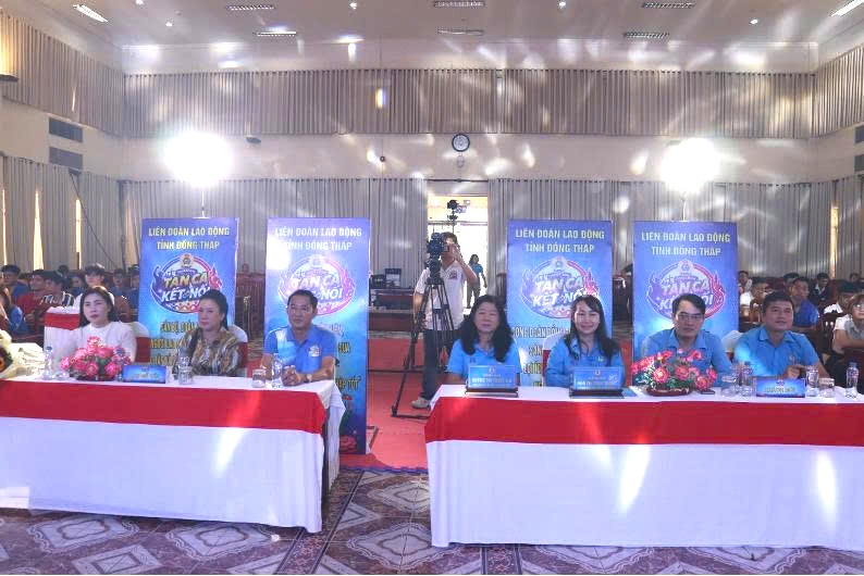 Delegates attending the opening ceremony of the Gameshow program "Tan ca ket noi". Photo taken on September 12 - Luu Hung.