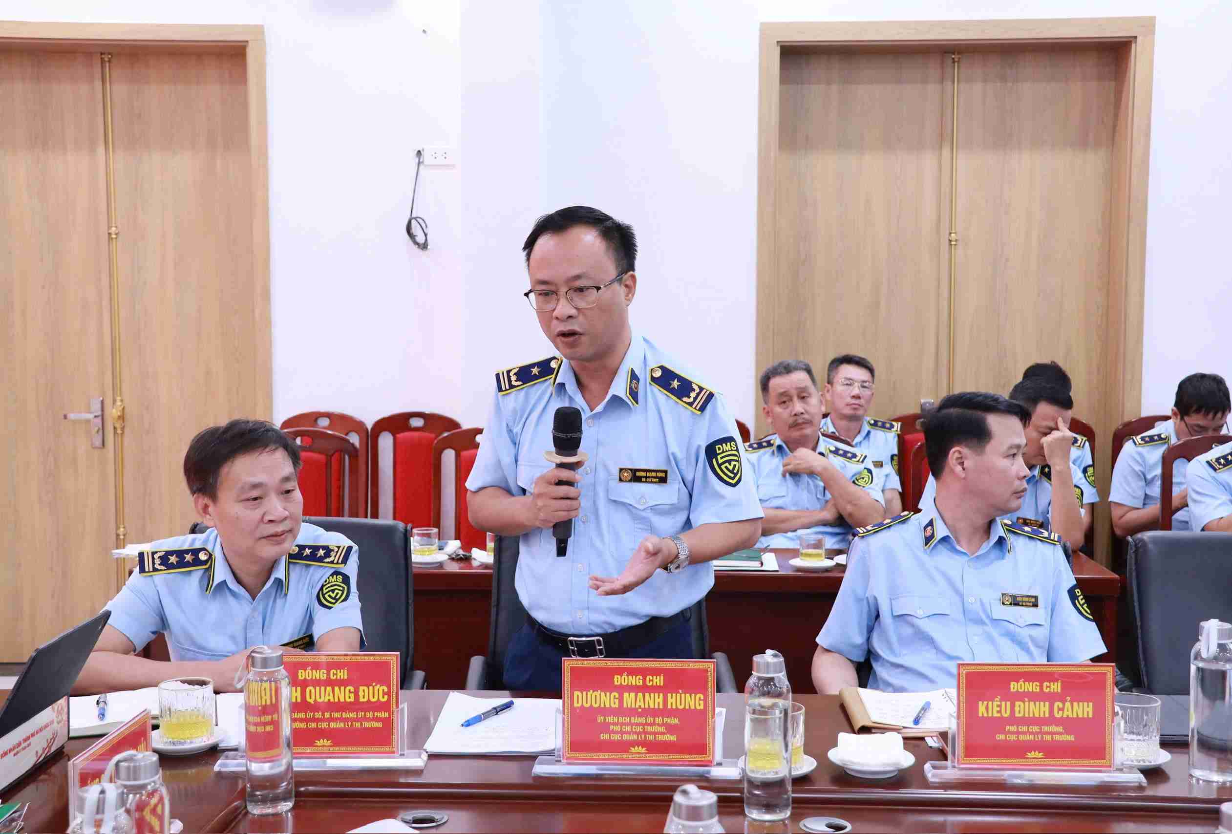 Ông Dương Mạnh Hùng – Phó Chi cục trưởng Chi cục Quản lý thị trường Hà Nội phát biểu. Ảnh: Chi cục QLTT Hà Nội