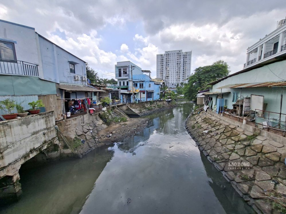 Rạch Cầu Ngang chụp trưa ngày 13.9.  Ảnh: Minh Quân