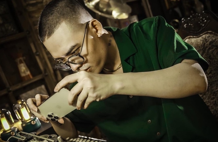 Director Vinh Khuong shares about actor Ai in film projects. Photo: Artist provided.