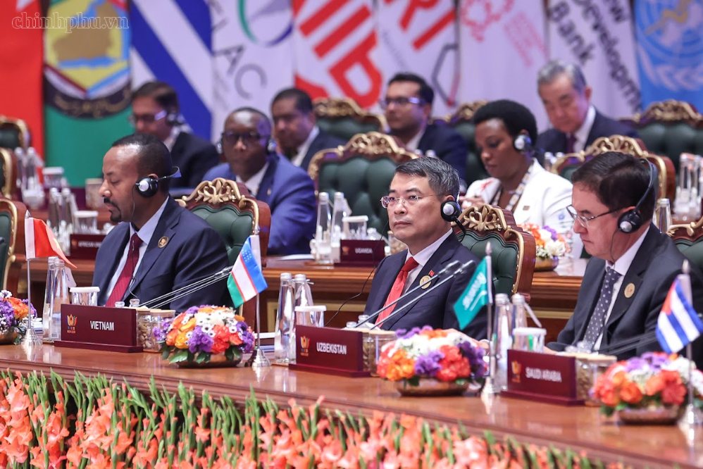Politburo member, Prime Minister Le Minh Hung attends the 18th BRICS Summit session on "Autonomy, Innovation, Cooperation and Sustainable Development: Shaping the future of global inclusive growth". Photo: chinhphu. vn