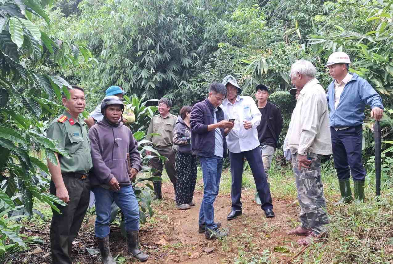 32 households in Ton Klong (Da Teh 2 commune) wish to relocate graves to implement the Tan Phu - Bao Loc expressway project. Photo: Da Teh 2 Commune Police