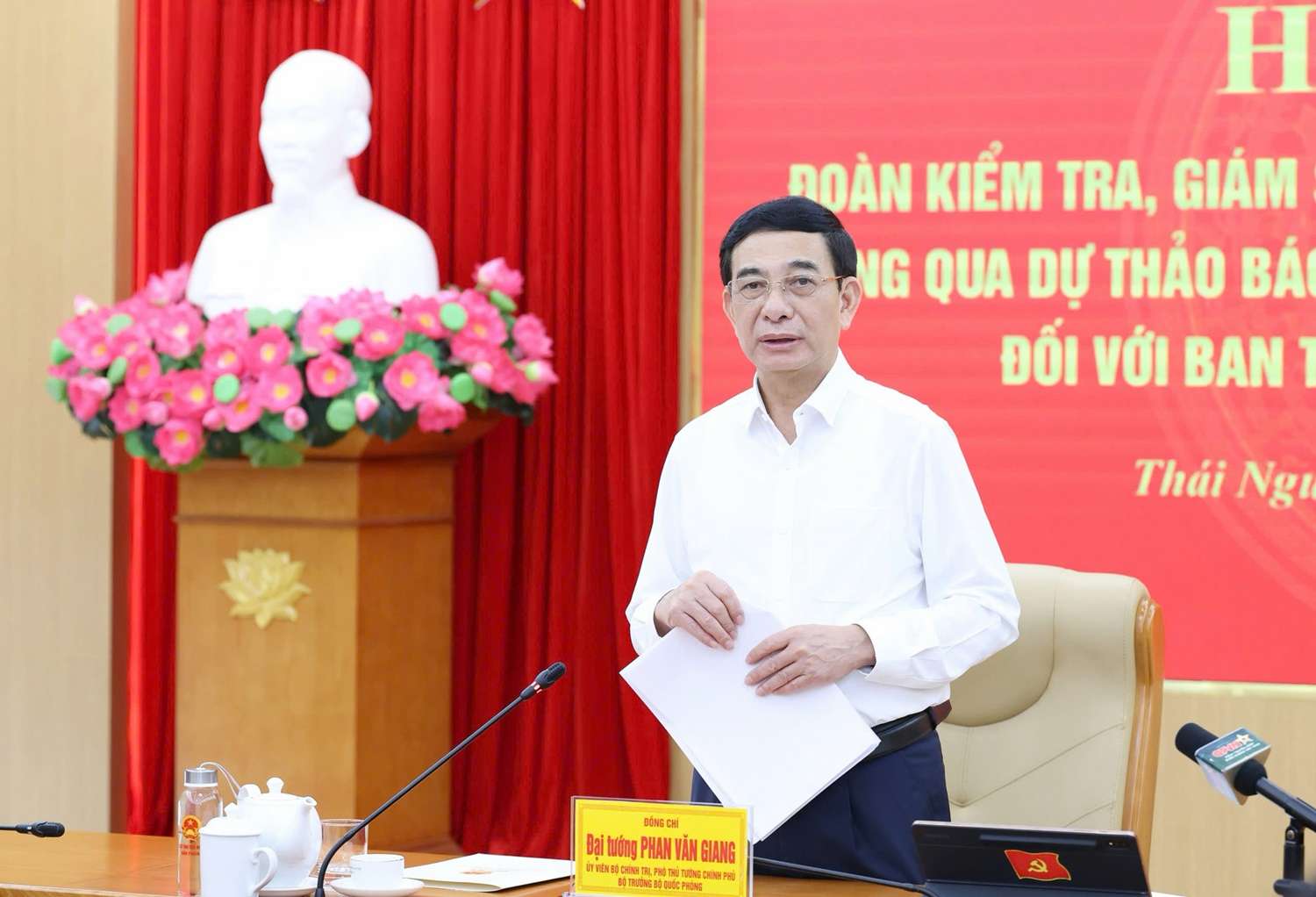General Phan Van Giang - Member of the Politburo, Deputy Prime Minister, Minister of National Defense spoke at the conference. Photo: Thai Nguyen Electronic Information Portal.