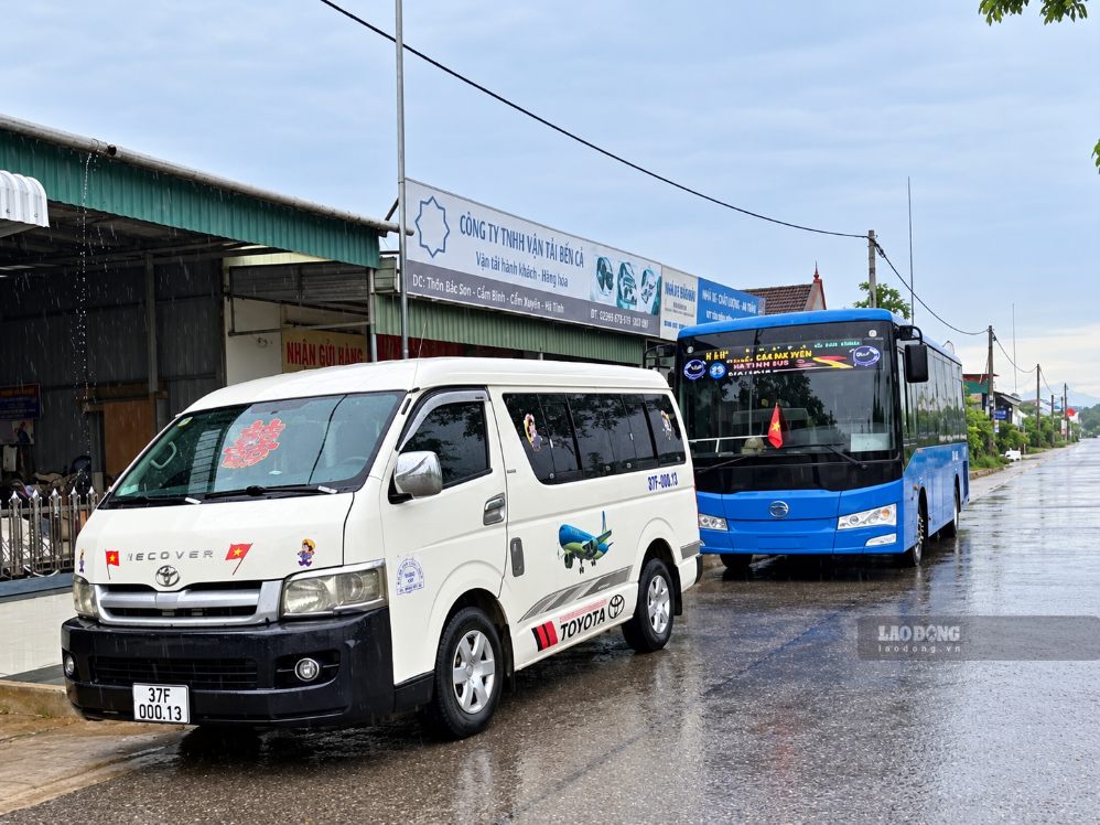 In the afternoon of September 13, vehicles were prepared to transport Tien Son village students to Quynh Tam Primary School from September 14. Photo: Duy Chuong