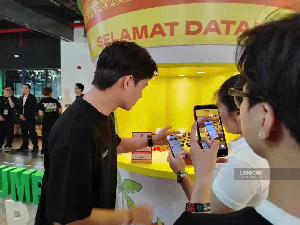 Technology utilities will make international travel for Vietnamese people easier. Photo: Nguyen Dang, taken on September 12