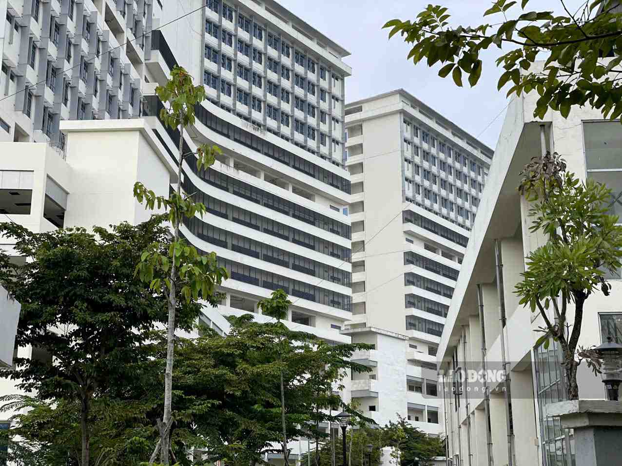 Bệnh viện đã nhiều lần trễ hẹn đưa vào hoạt động. Ảnh chụp ngày 14.9. Ảnh: Đình Trọng