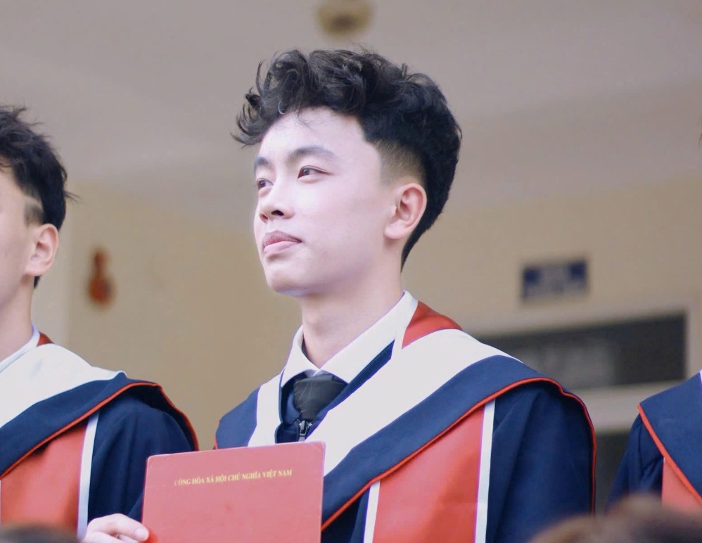 Nguyen Tan Tai has just officially become a student of Auditing, Institute of Accounting - Auditing, University of Commerce. Photo: Character provided