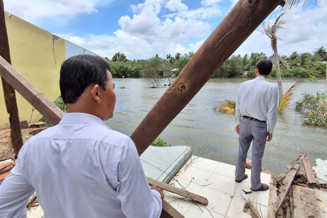 Nhiều căn nhà đã bị cuốn trôi xuống sông. Ảnh: Tạ Quang (ảnh chụp tháng 6.2026)