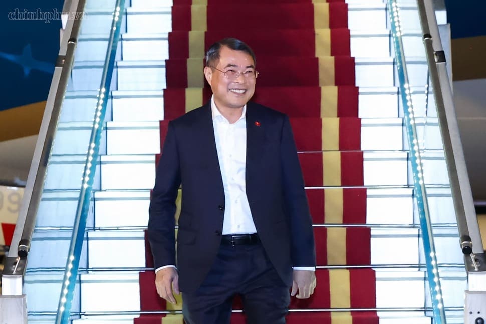 Politburo member, Prime Minister Le Minh Hung arrived in Hanoi, successfully concluding his working trip to attend the 18th BRICS Summit and bilateral working sessions in India. Photo: chinhphu. vn/Nhat Bac