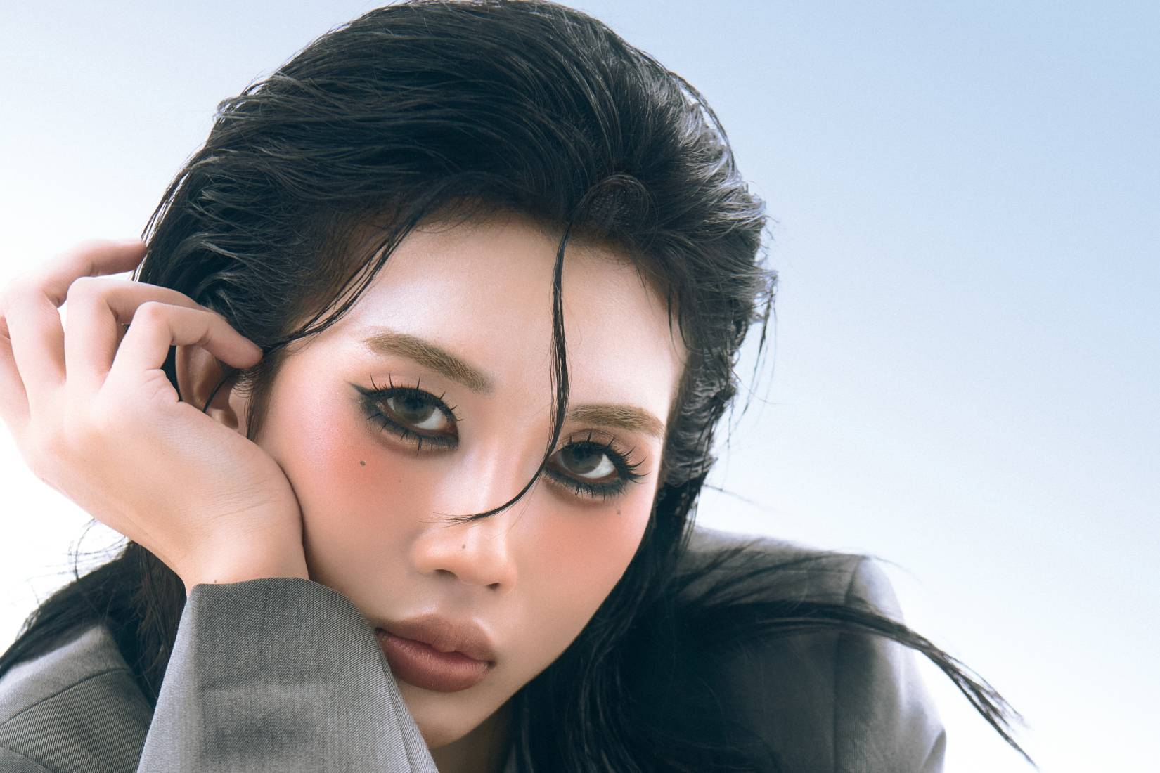 래퍼 우미는 거의 2년 동안 대중 앞에 거의 모습을 드러내지 않자 음악계로 복귀했습니다. 사진: 아티스트 제공.