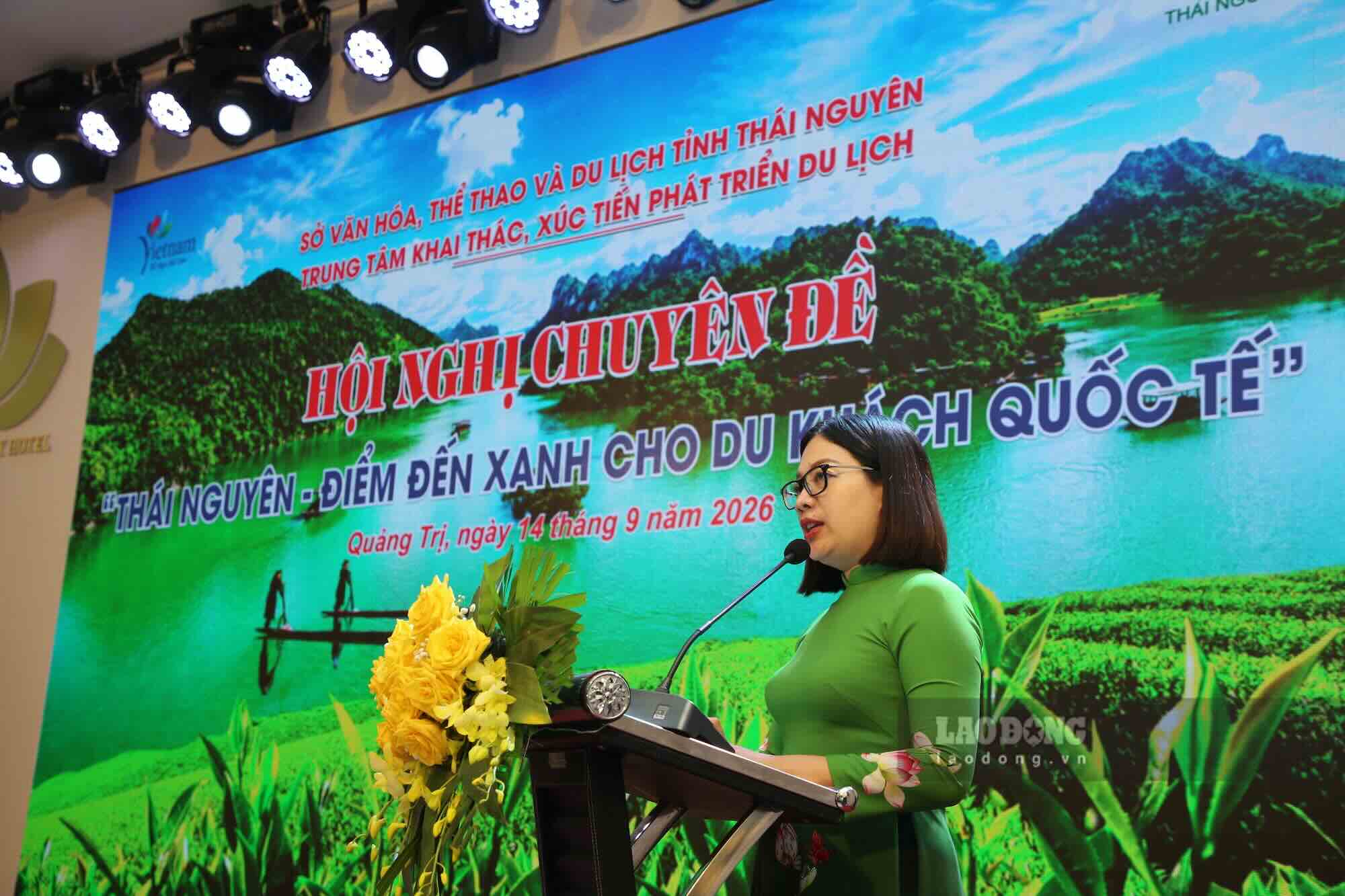 Bà Nguyễn Mỹ Linh - Phó Giám đốc Sở Văn hóa, Thể thao và Du lịch tỉnh Thái Nguyên phát biểu tại hội nghị. Ảnh: Công Sáng