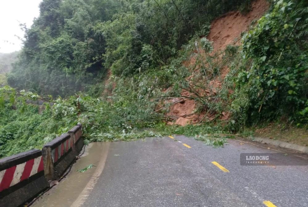 A landslide point on National Highway 217. Photo: Minh Hoang (taken in September 2024)
