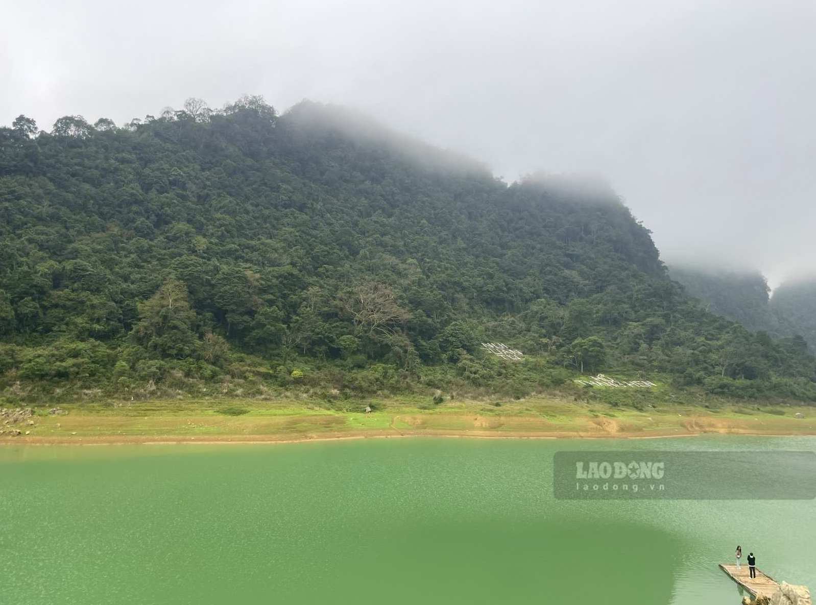 El pronóstico del tiempo para la región noroeste de hoy ayuda a los turistas a consultar información antes de explorar y experimentar actividades al aire libre. Foto: Linh Dan (foto tomada en 2026)