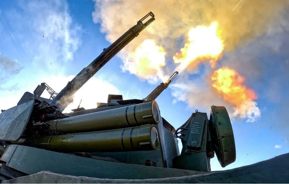 Russian weapon systems fire to intercept attack targets from Ukraine. Photo: TASS
