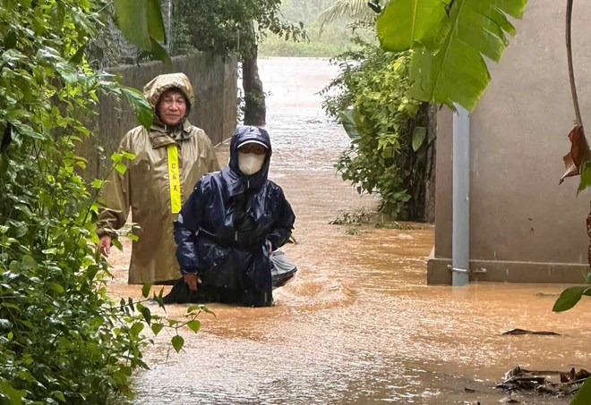 De fortes pluies ont provoqué des inondations localisées dans la commune de Hung Loc (ville de Hue) le matin du 13 septembre. Photo: Comité populaire de la commune de Hung Loc.