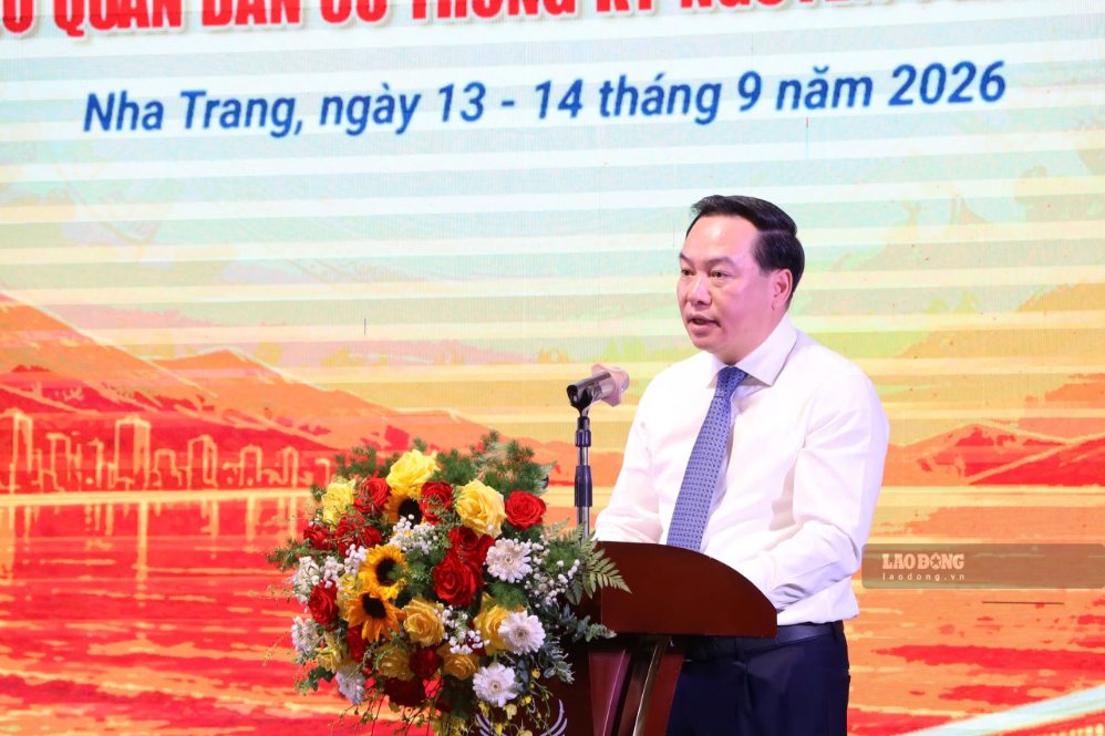Phó Bí thư Thường trực Tỉnh ủy Khánh Hòa Hồ Xuân Trường, nhấn mạnh ý nghĩa đặc biệt truyền thông chính sách trong giai đoạn hiện nay với địa phương là cầu nối để Nhân dân hiểu, đồng thuận và cùng tham gia thực hiện những định hướng lớn của tỉnh. Ảnh: Phương Linh
