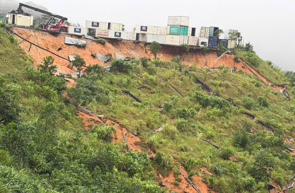 Hiện tại, lực lượng chức năng đang triển khai các phương án nhằm bảo vệ cơ sở vật chất. Ảnh: UBND xã Dân Hóa cung cấp ngày 14.9