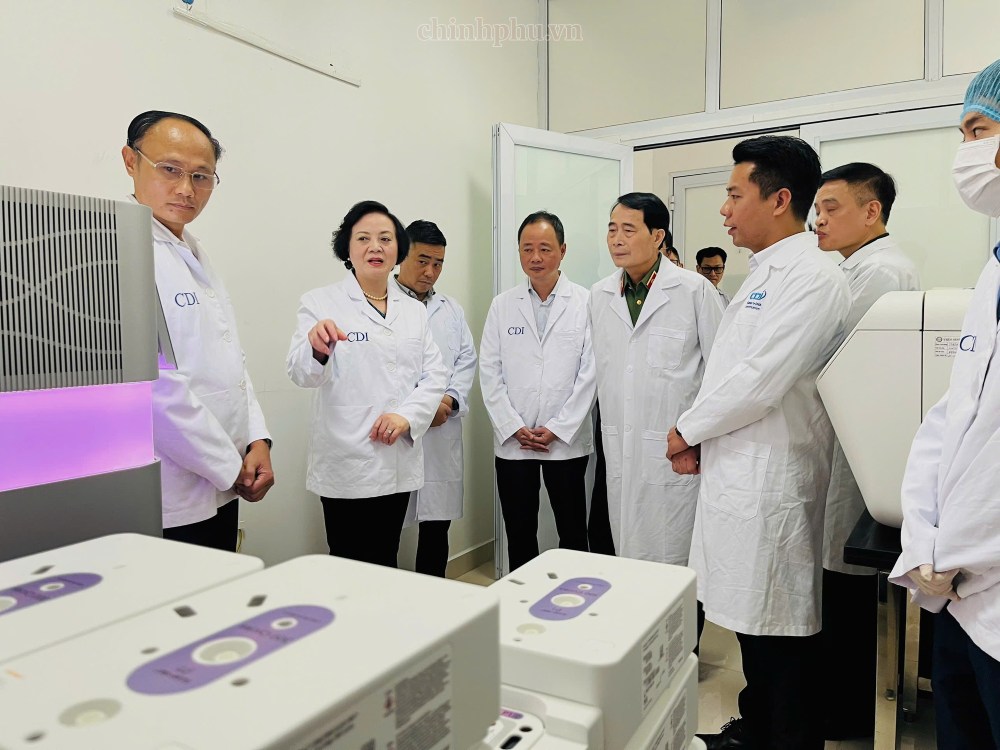 Đến nay, Trung tâm ADN đã tiếp nhận gần 38.000 mẫu hài cốt liệt sĩ. Ảnh: chinhphu.vn/Thu Giang