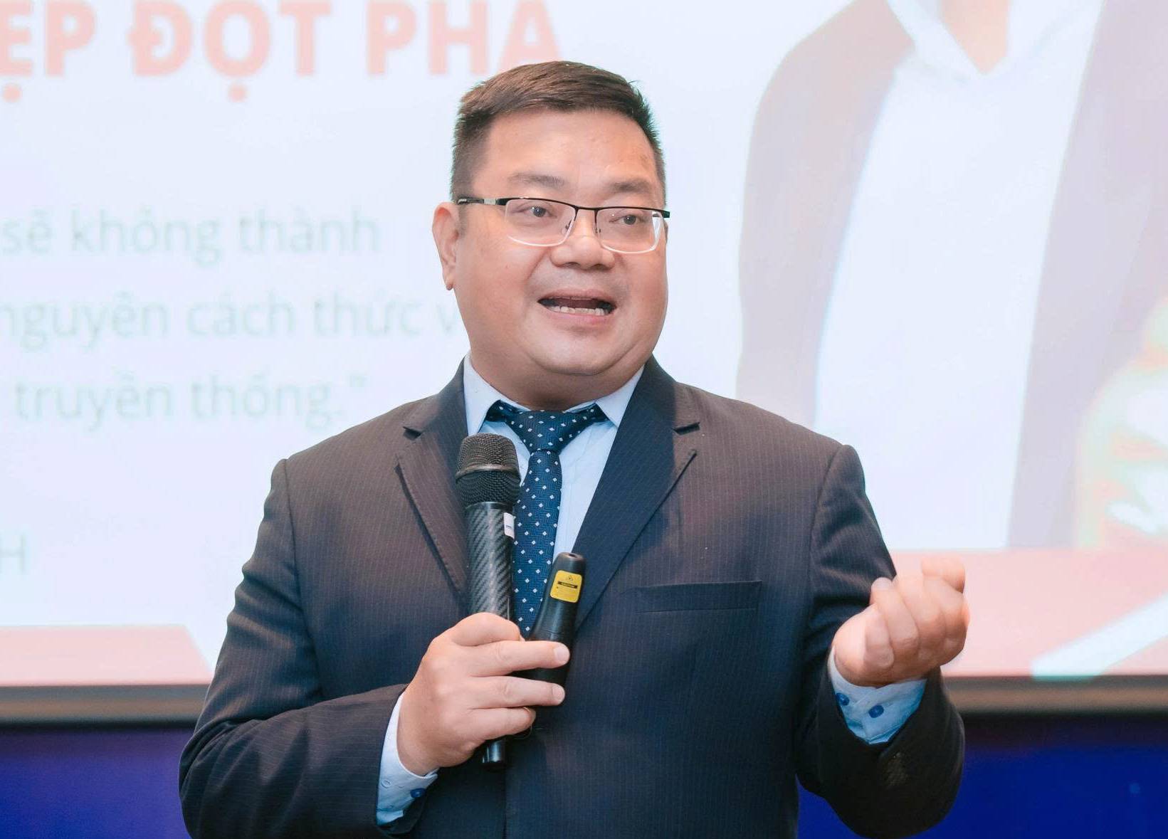 Dr. Vu Viet Anh - General Director of Thanh Cong Academy. Photo: Character provided