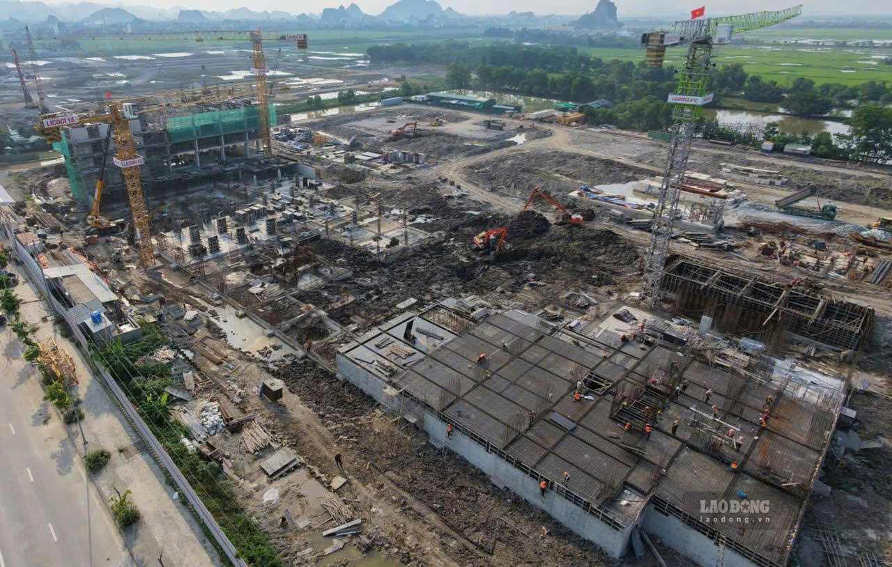 The social housing construction investment project in Hoa Lu ward, Ninh Binh province is being implemented with 1,250 units (photo taken on September 3). Photo: Nguyen Truong