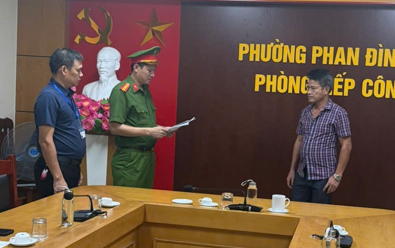 Cơ quan Cảnh sát điều tra thi hành Quyết định khởi tố bị can. Ảnh: Công an tỉnh Thái Nguyên