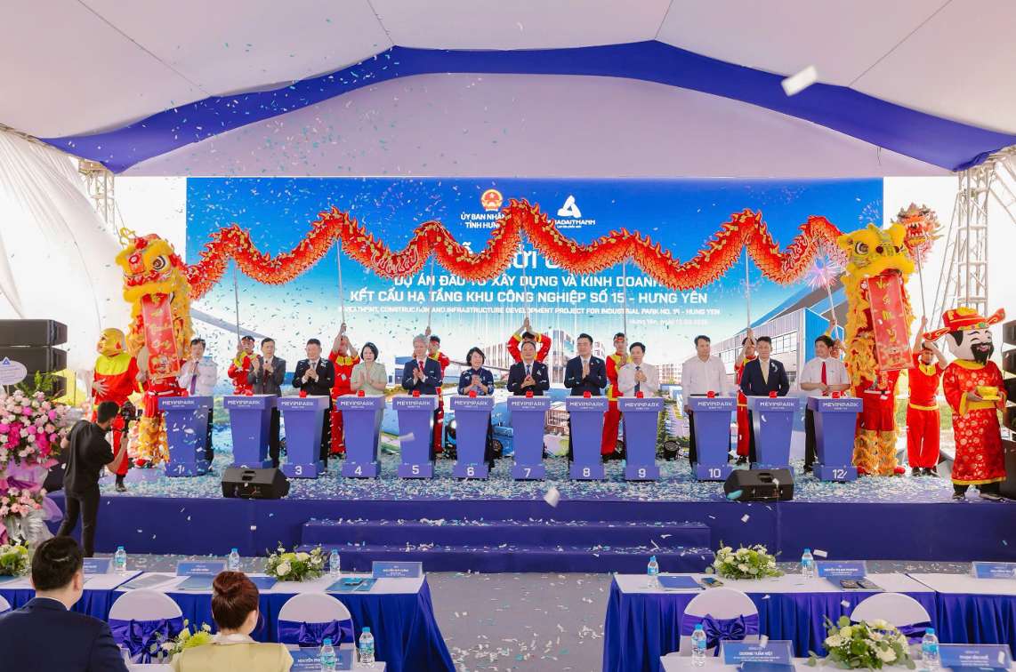 Delegates perform the groundbreaking ceremony of the project. Photo: Tan A Dai Thanh