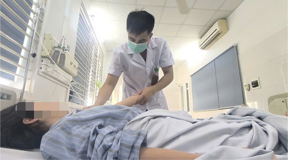Dengue fever patients treated at the National Hospital for Tropical Diseases on September 14. 9. Photo: BVCC