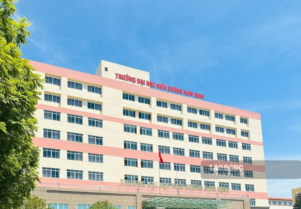Bach Mai Hospital and Nam Dinh University of Nursing agreed to develop a merger project. Photo: Ha Le