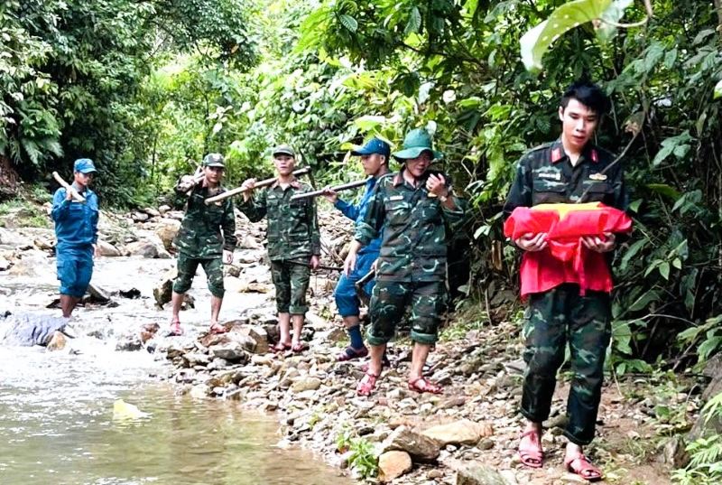 Continuously repatriating 2 martyrs' graves in Tra Giap commune, Da Nang from information from people. Photo: Tra Giap Military Command