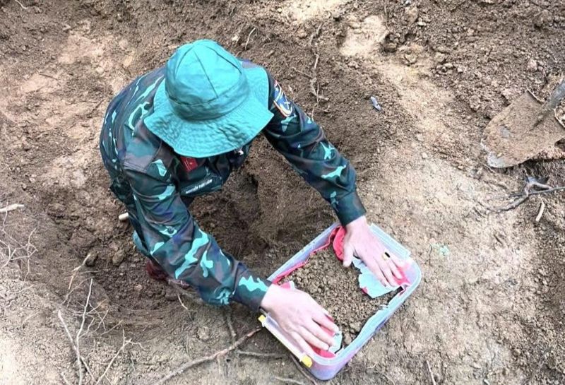 Từ lời kể người dân, tìm thấy 2 mộ liệt sĩ chưa rõ danh tính ở Trà Giáp, Đà Nẵng. Ảnh: BCH Quân sự Trà Giáp